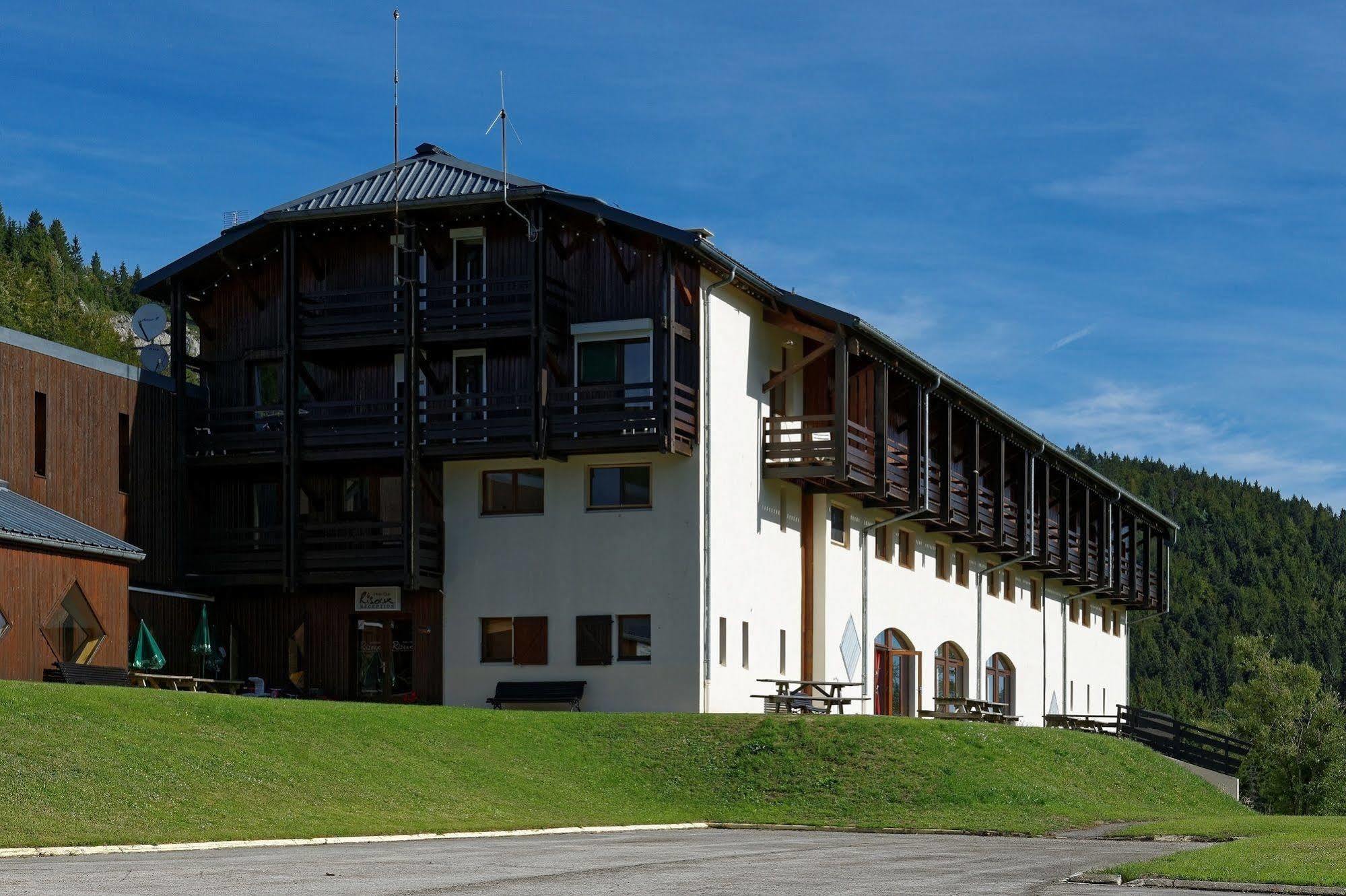 Hotel Club Le Risoux Bois-dʼAmont Kültér fotó